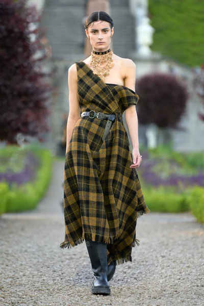 Look 28